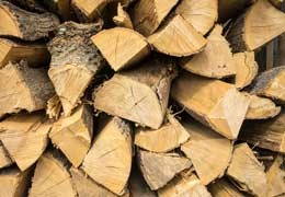 A guide to kiln-dried firewood to burn in a fireplace